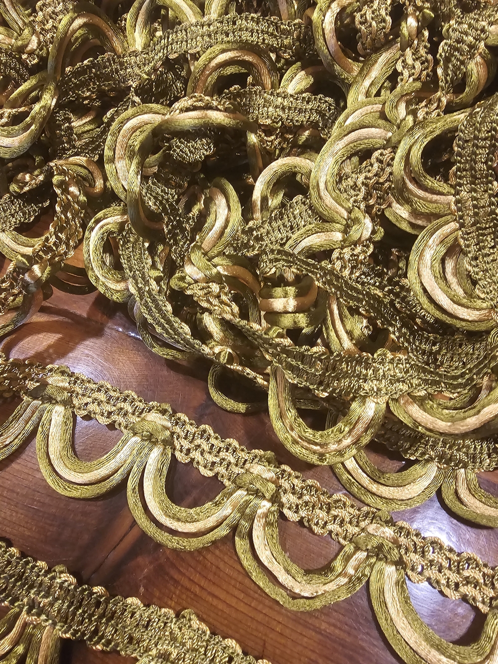 Vintage 70s Olive Green Scalopped Trim Lot